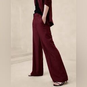Banana Republic Burgendy Sculpted Stretch Pants – Size 0